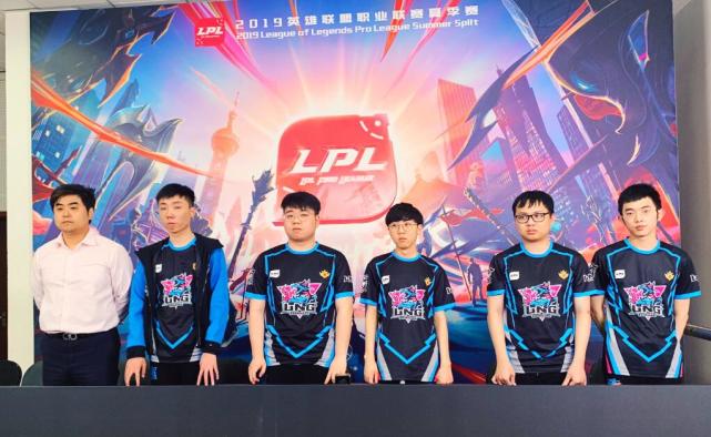 团的球迷为 团的球迷为